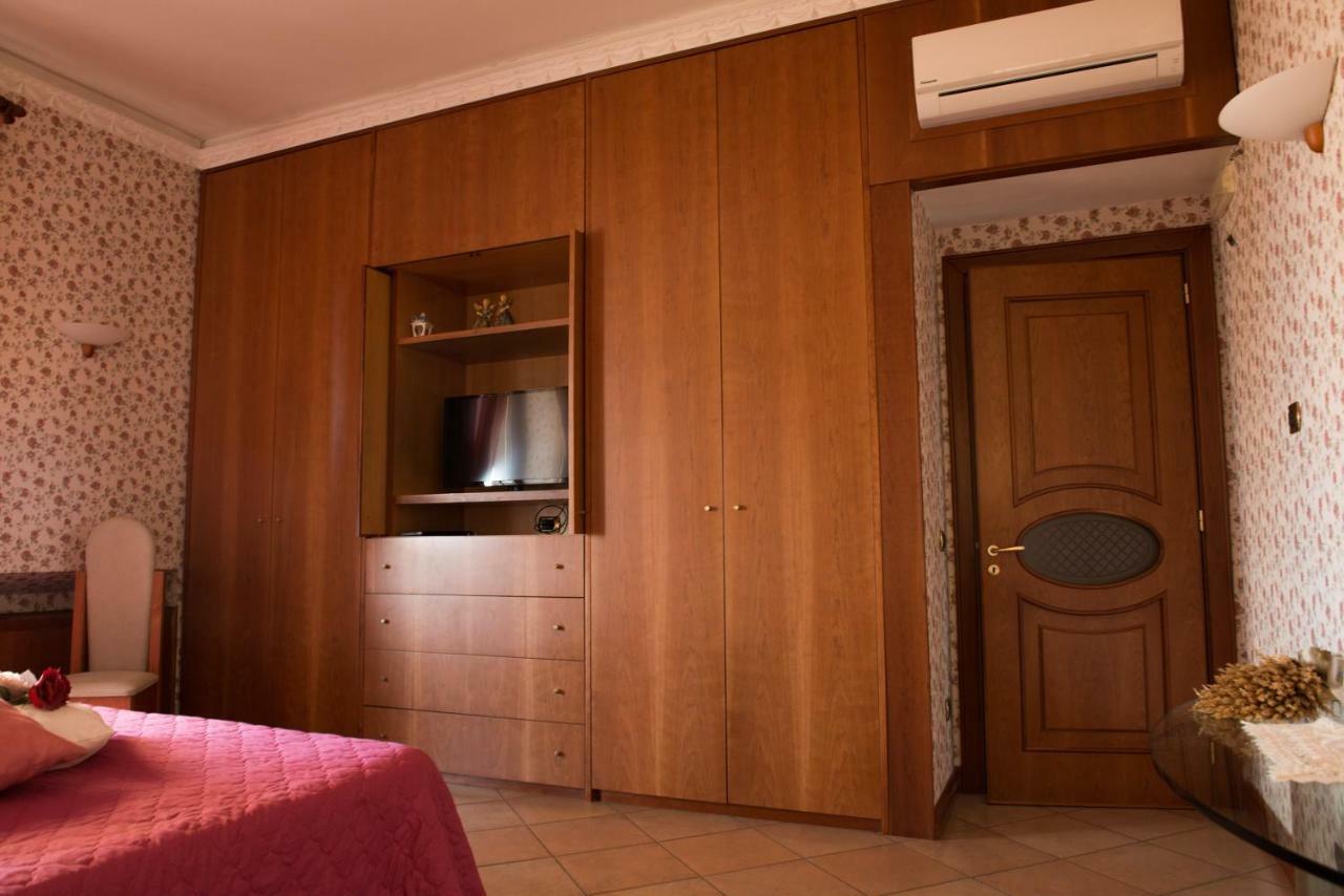 Villa Lucia Terrazza Panoramica กาสเตลลัมมาเร ดิ สตาเบีย ภายนอก รูปภาพ