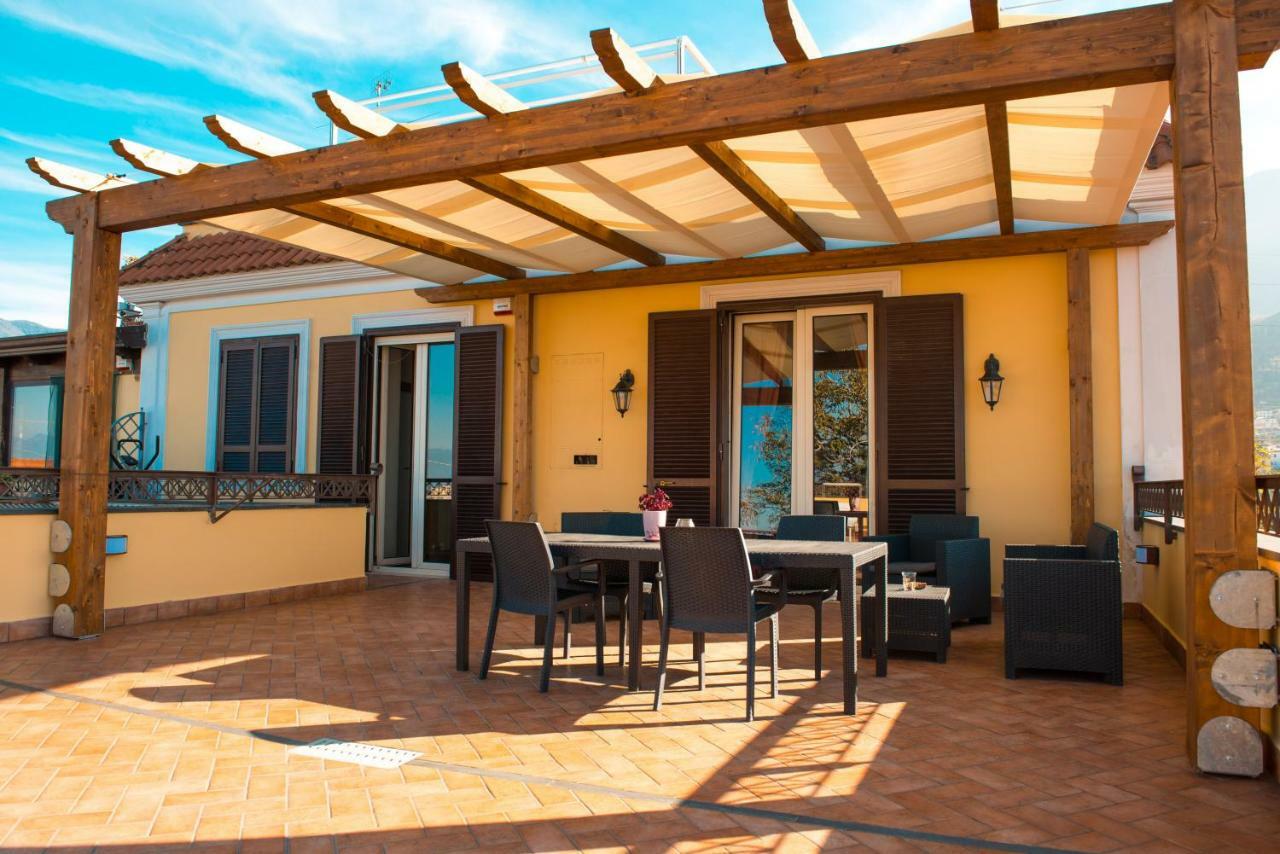 Villa Lucia Terrazza Panoramica กาสเตลลัมมาเร ดิ สตาเบีย ภายนอก รูปภาพ