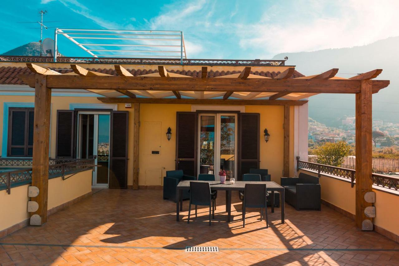 Villa Lucia Terrazza Panoramica กาสเตลลัมมาเร ดิ สตาเบีย ภายนอก รูปภาพ